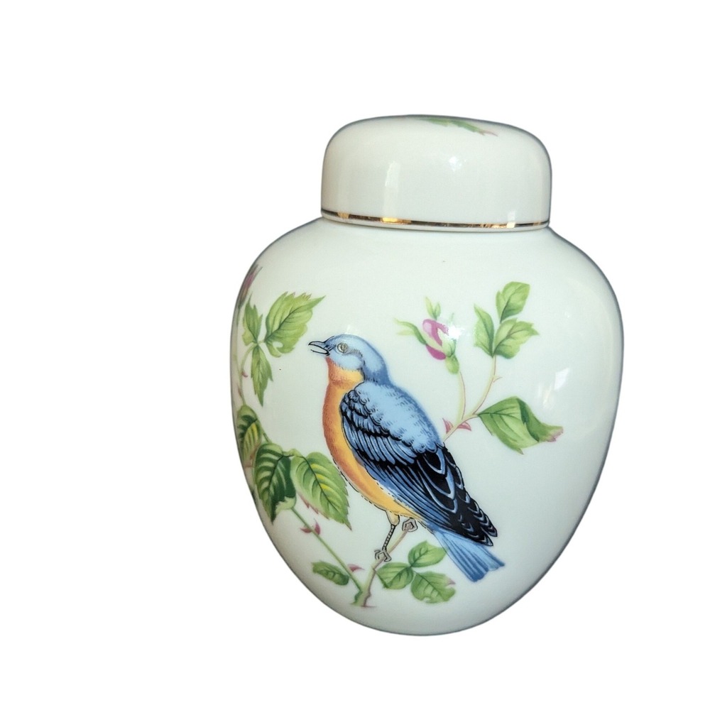 Lefton Bluebird Porcelain Ginger Jar with Lid 02952 White Floral Bird 4.5 Inch‎